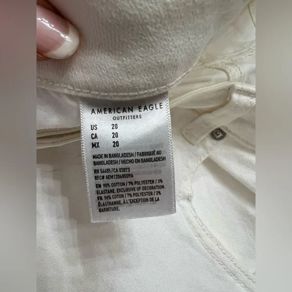 Like New! American Eagle Outfitters Women's White Denim Shorts. Size 20 - Picture 5 of 6